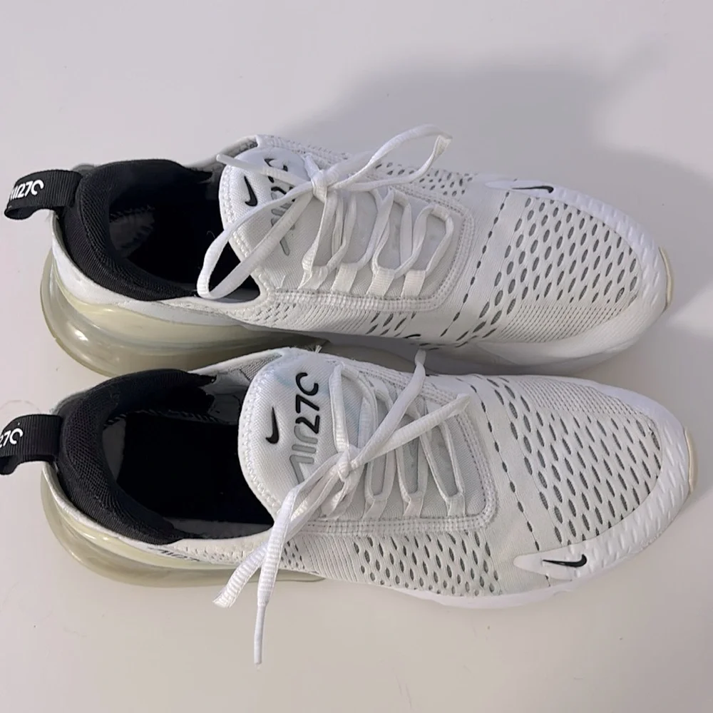 Nike Men’s Air Max 270 White Black Athletic Shoes - Picture 3 of 7